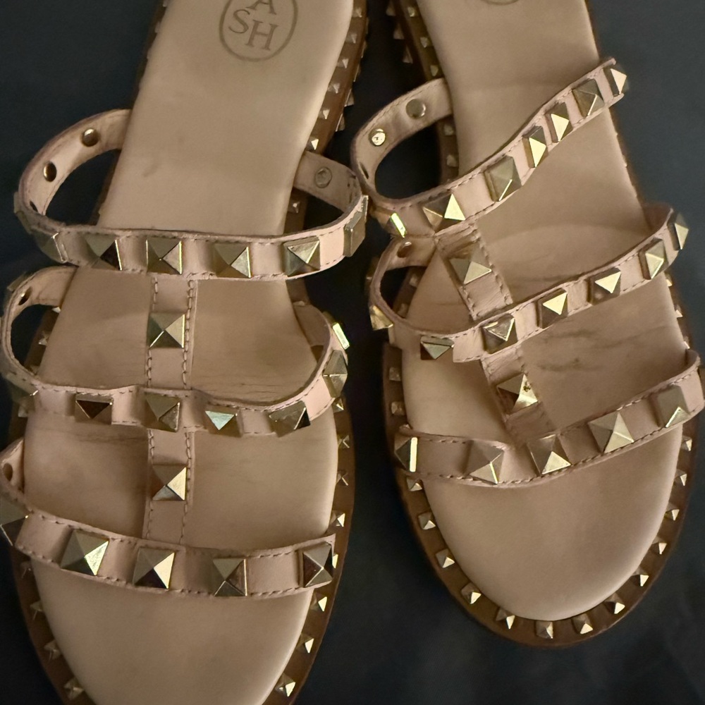 Ash Cream Gold Pyramid Stud Sandals